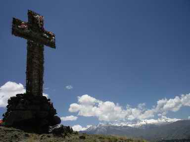 Cross above Wilkawain