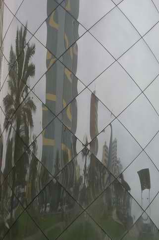 Miraflores mirrored