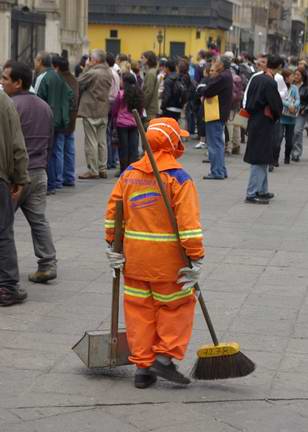 Cleaner in Plaza de Armas