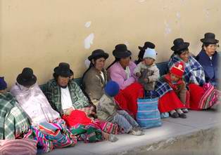 queue of quechua women